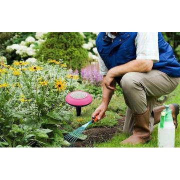 Garden light with speaker for gardener